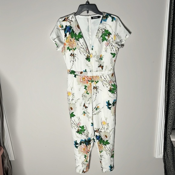MISGUIDED Women’s Plunge Floral Vneckline Jumpsuit Size 10.  ((B5)) - Picture 3 of 12